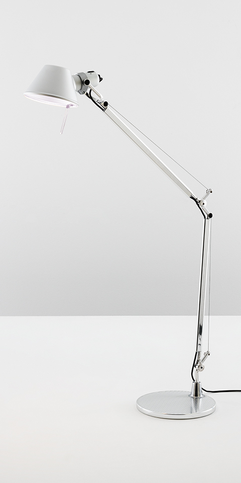 Artemide Tolomeo Tavolo INTEGRALIS desk lamp in white, featuring adjustable articulated arm, conical shade, and round base