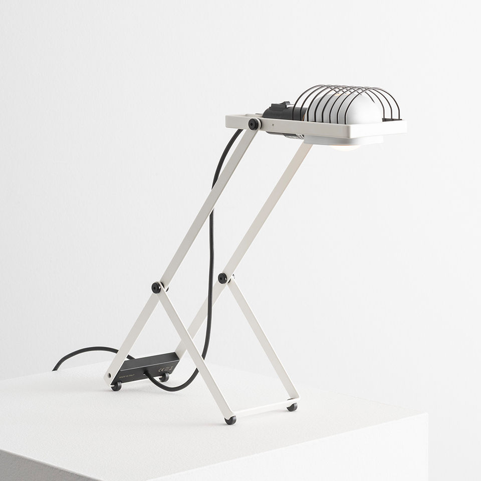Artemide Sintesi table lamp: white angular folding metal frame with halogen reflector head and protective wire grid, black base