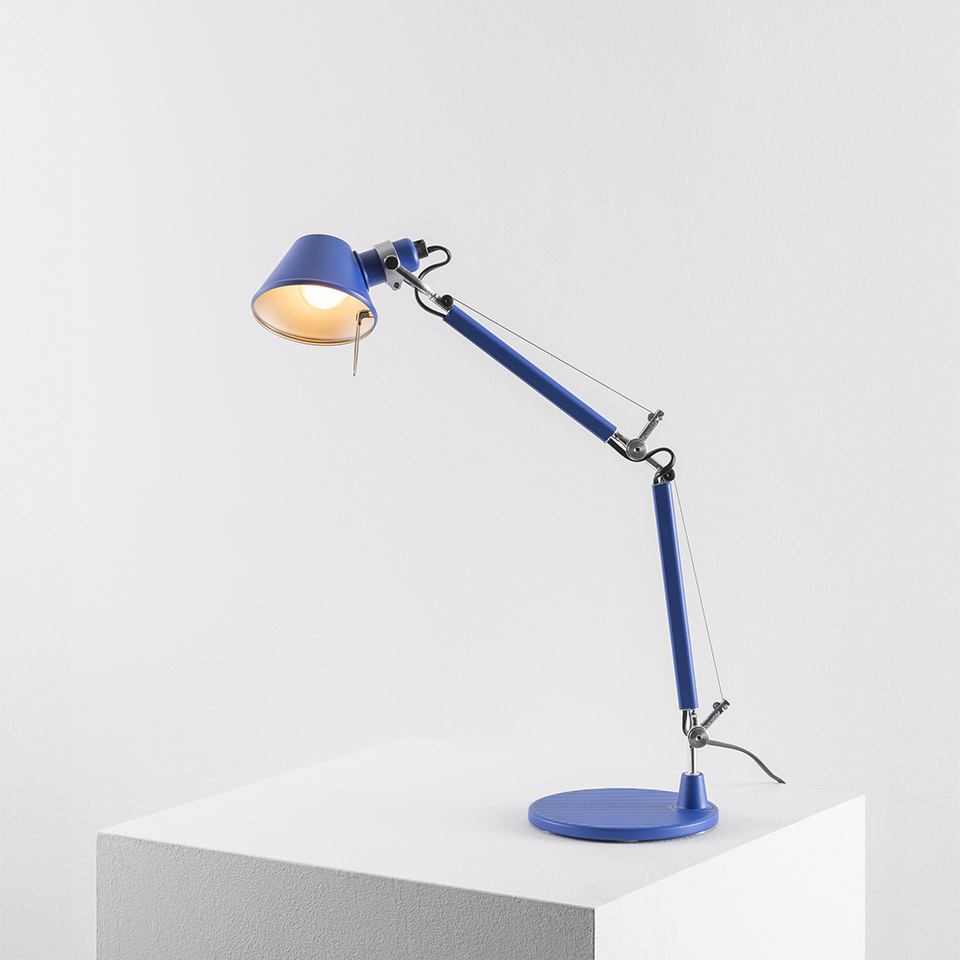 Artemide Tolomeo Micro Tavolo desk lamp in blue, featuring articulated arm with tension cables and adjustable shade on round base