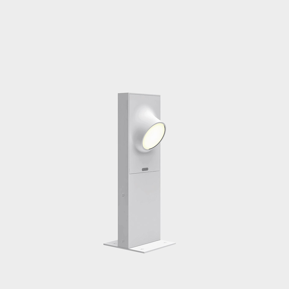 Artemide Ciclope floor lamp: slim white rectangular bollard with adjustable circular LED spotlight on a flat base