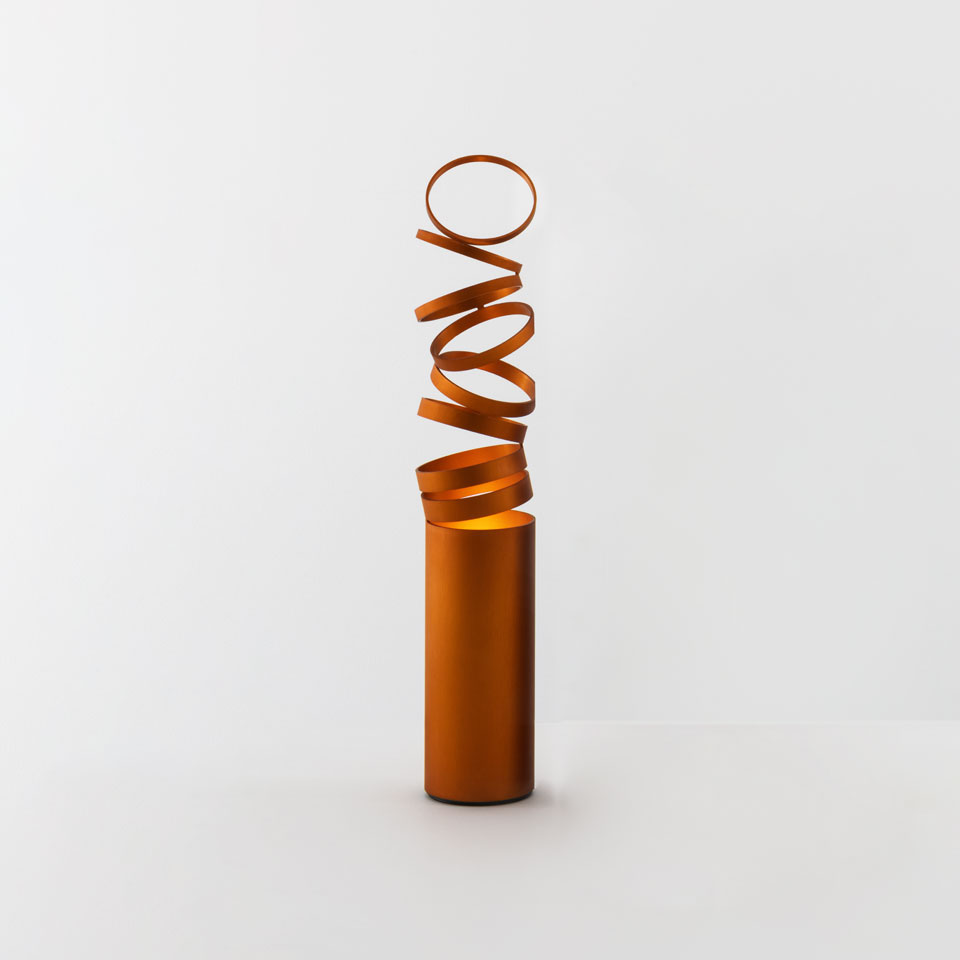 Artemide Decomposé Light Tavolo table lamp in orange, cylindrical base with an upward spiraling metal ribbon diffuser