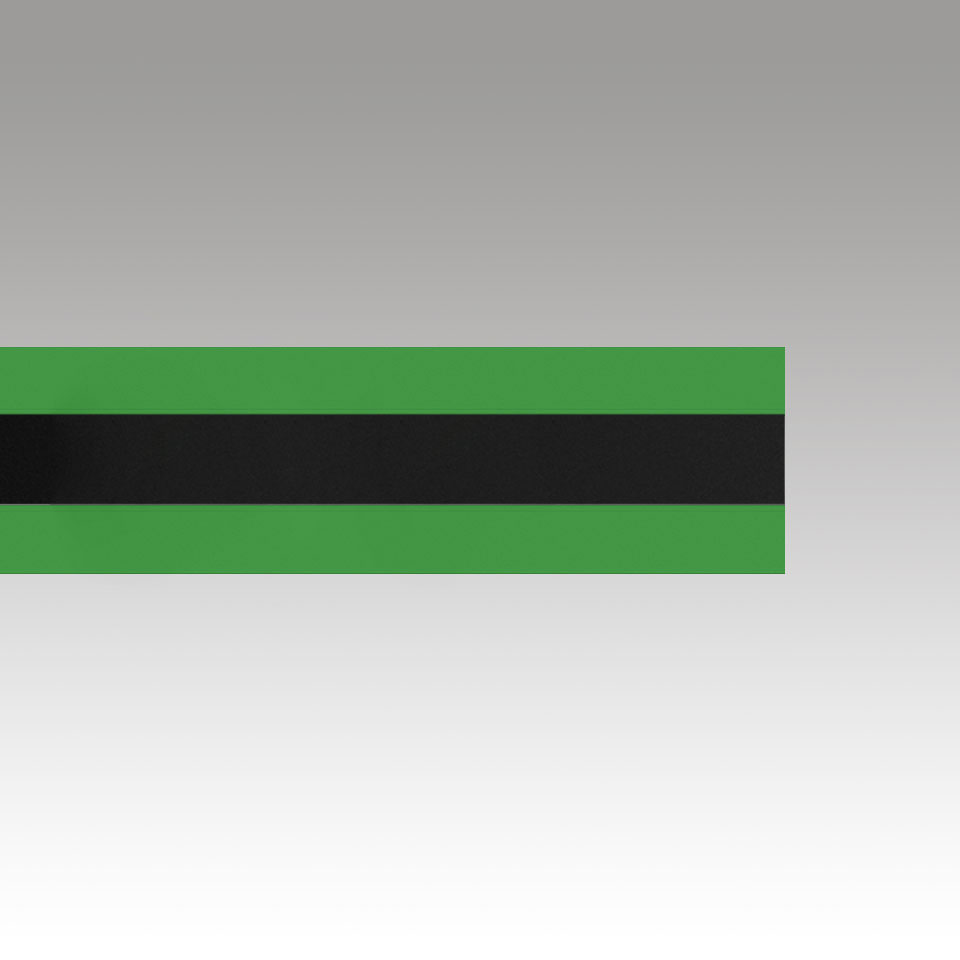 Katà Métron lamp detail: horizontal green and black striped band, showcasing the fixture's distinctive color finish