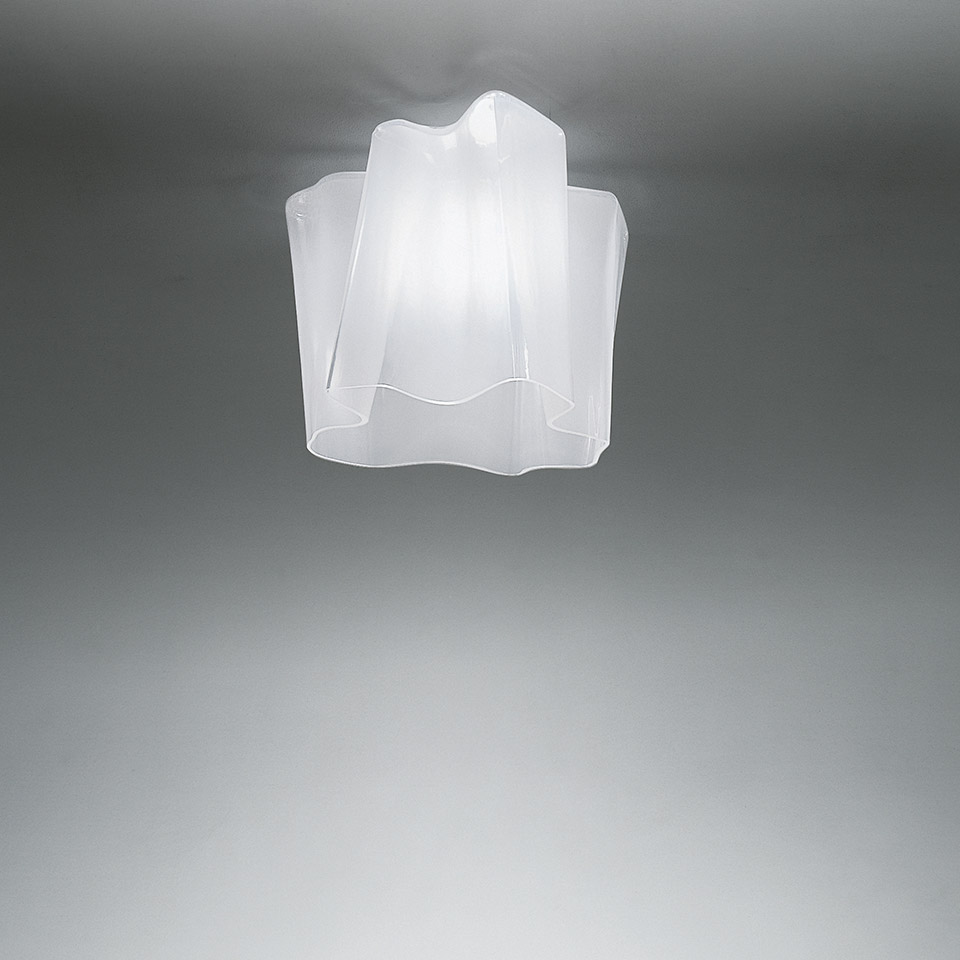 Artemide Logico ceiling lamp with white opal silk-screened glass diffuser in organic wavy shape, mounted flush to ceiling