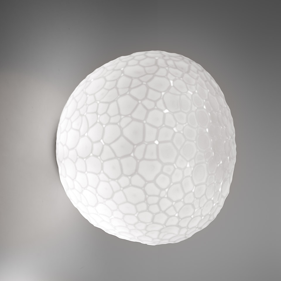Artemide Meteorite wall/ceiling lamp: white spherical diffuser with organic cellular texture, emitting soft diffused light