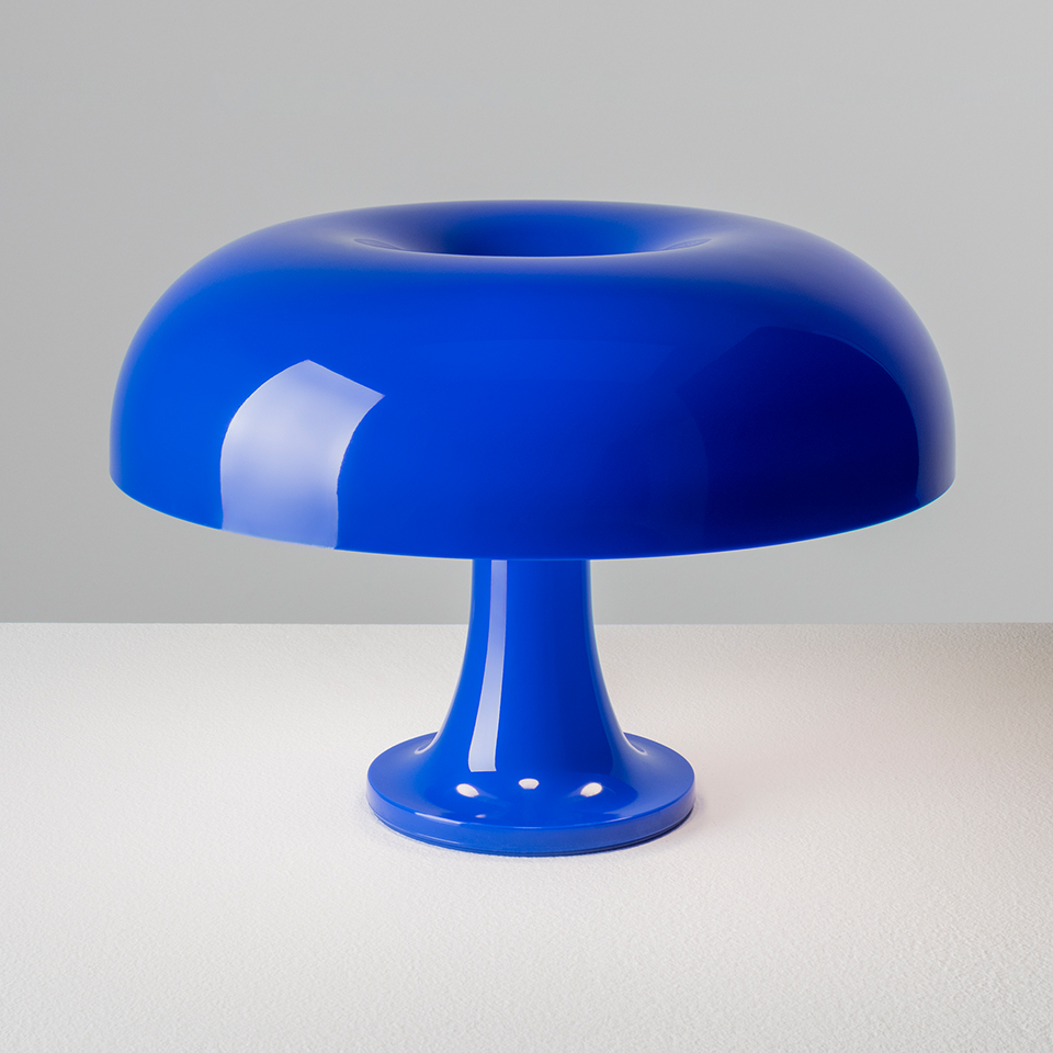 Artemide Nessino table lamp in glossy blue, featuring a donut-shaped shade and trumpet base, iconic Italian design by Giancarlo Mattioli - 2