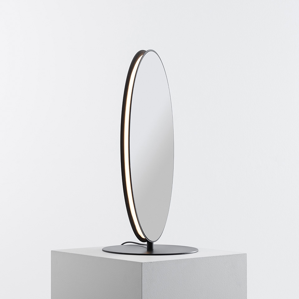 Artemide Se|eS table lamp: oval mirror with integrated LED strip on black frame, mounted on circular black base - 2