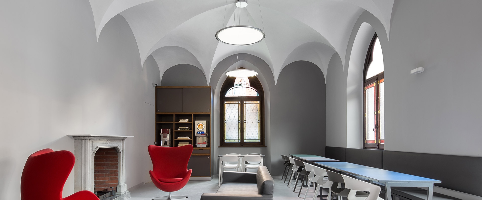 Artemide Discovery pendant lamp: large circular disc with white diffuser and slim black frame, suspended by thin cables