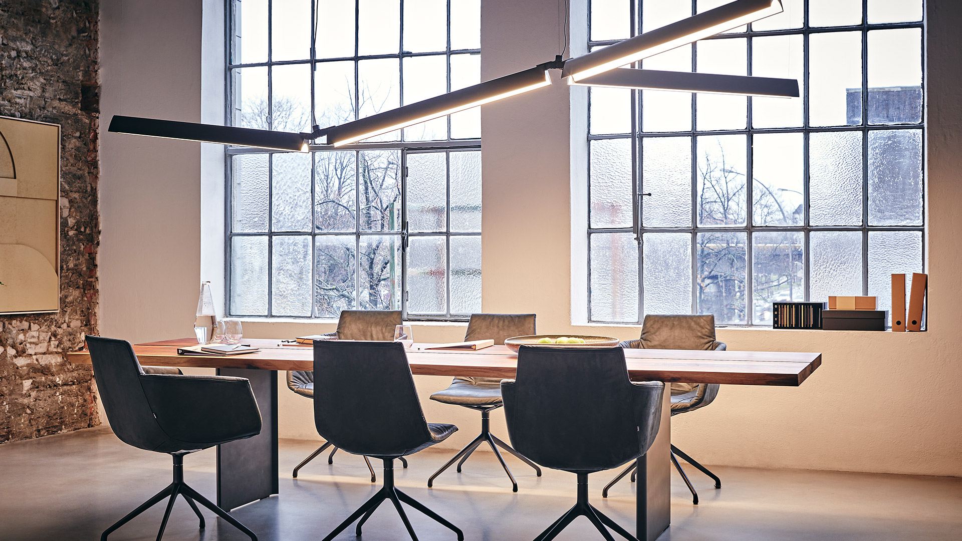 Artemide Series Y modular pendant system: square configuration with red connectors and linear extending arm with yellow joints